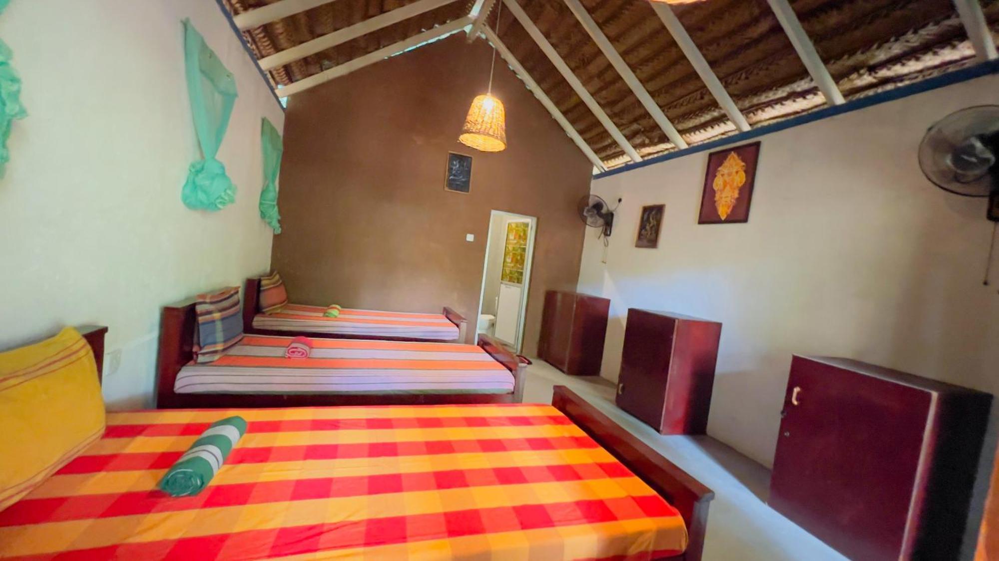 Jungle Host Hostel And Tree House Сігірія Екстер'єр фото