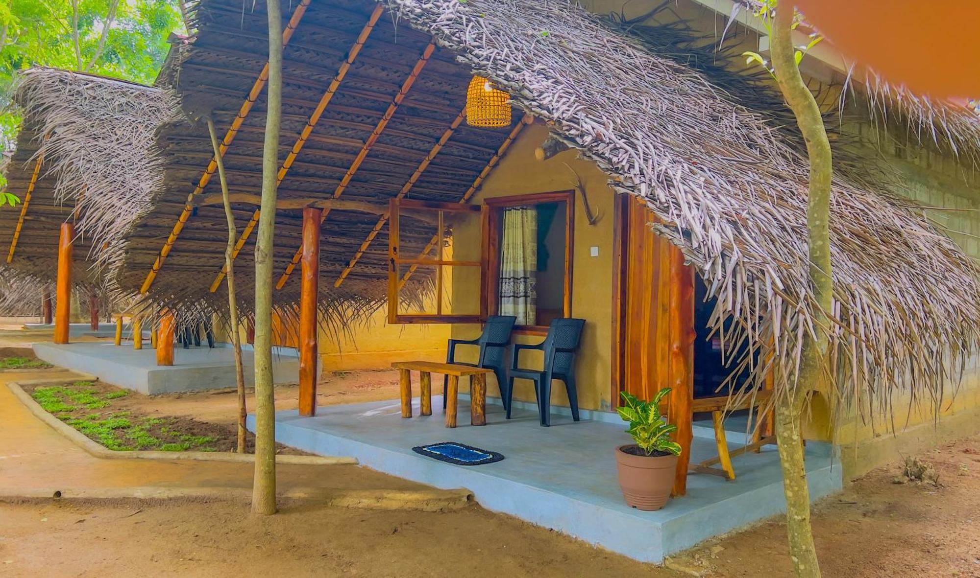 Jungle Host Hostel And Tree House Сігірія Екстер'єр фото