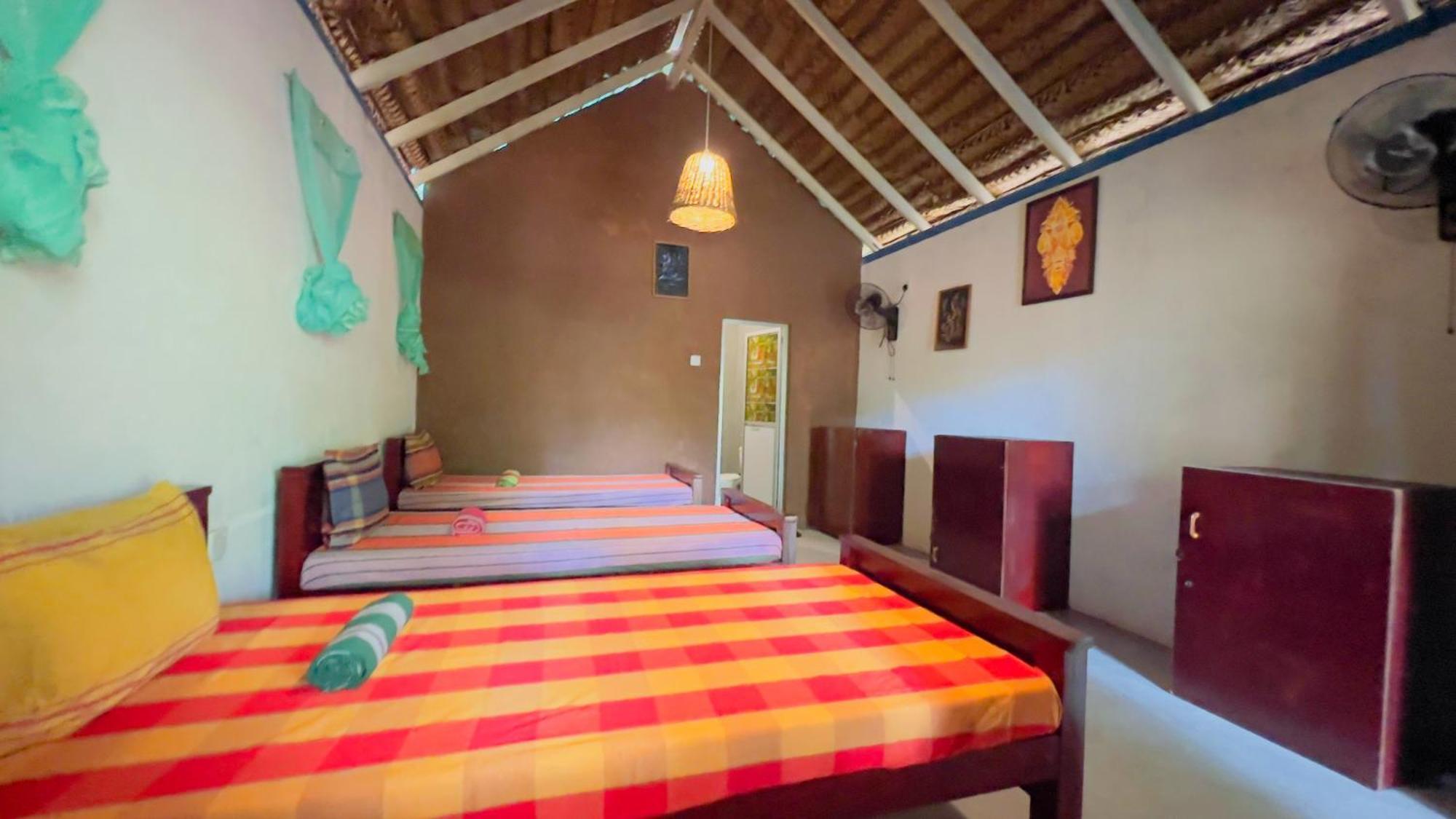 Jungle Host Hostel And Tree House Сігірія Екстер'єр фото