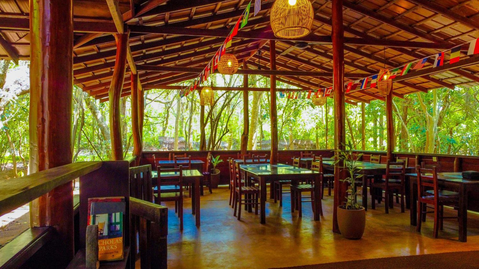 Jungle Host Hostel And Tree House Сігірія Екстер'єр фото
