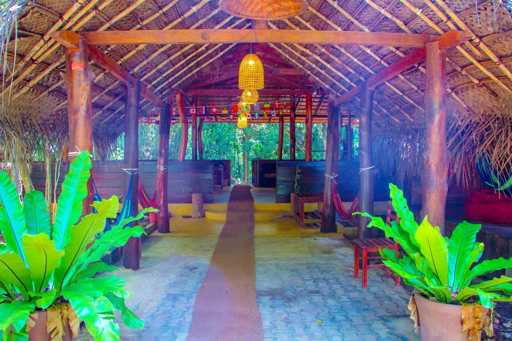 Jungle Host Hostel And Tree House Сігірія Екстер'єр фото